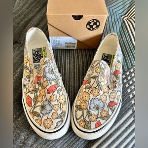 Brand New, Women’s Size 7.5 Floral Slip On Vans. Surfer Collection.